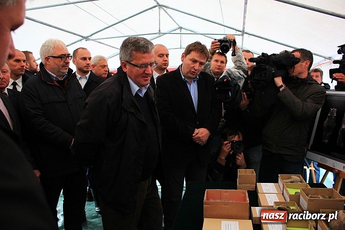 Zdjęcie w galerii na portalu naszraciborz.pl: Prezydent Bronisław Komorowski odwiedził teren budowy zbiornika Racibórz wiadomości z regionu