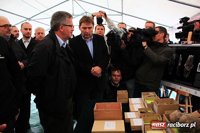 Zdjęcie w galerii na portalu naszraciborz.pl: Prezydent Bronisław Komorowski odwiedził teren budowy zbiornika Racibórz wiadomości z regionu