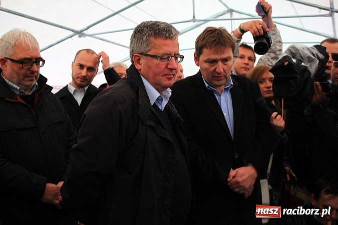 Zdjęcie w galerii na portalu naszraciborz.pl: Prezydent Bronisław Komorowski odwiedził teren budowy zbiornika Racibórz wiadomości z regionu