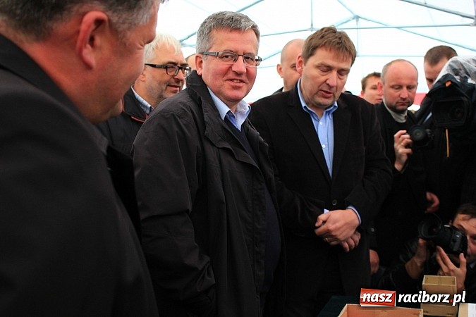 Zdjęcie w galerii na portalu naszraciborz.pl: Prezydent Bronisław Komorowski odwiedził teren budowy zbiornika Racibórz wiadomości z regionu