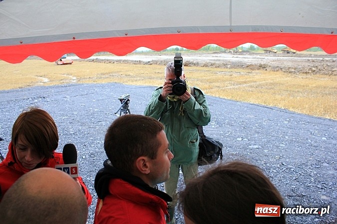 Zdjęcie w galerii na portalu naszraciborz.pl: Prezydent Bronisław Komorowski odwiedził teren budowy zbiornika Racibórz wiadomości z regionu