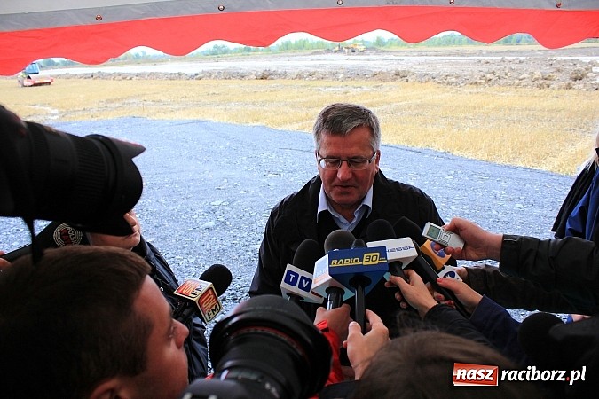 Zdjęcie w galerii na portalu naszraciborz.pl: Prezydent Bronisław Komorowski odwiedził teren budowy zbiornika Racibórz wiadomości z regionu