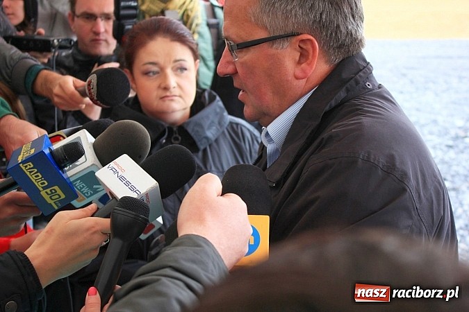 Zdjęcie w galerii na portalu naszraciborz.pl: Prezydent Bronisław Komorowski odwiedził teren budowy zbiornika Racibórz wiadomości z regionu