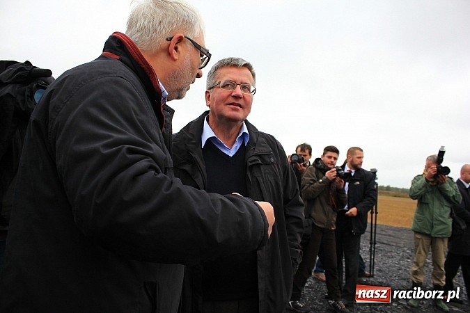 Zdjęcie w galerii na portalu naszraciborz.pl: Prezydent Bronisław Komorowski odwiedził teren budowy zbiornika Racibórz wiadomości z regionu
