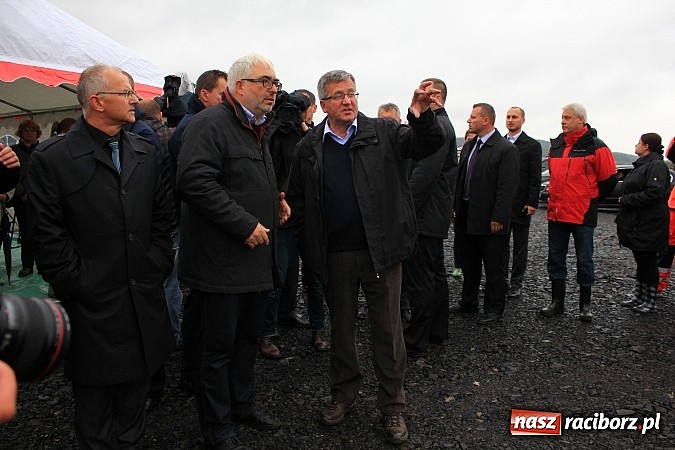 Zdjęcie w galerii na portalu naszraciborz.pl: Prezydent Bronisław Komorowski odwiedził teren budowy zbiornika Racibórz wiadomości z regionu