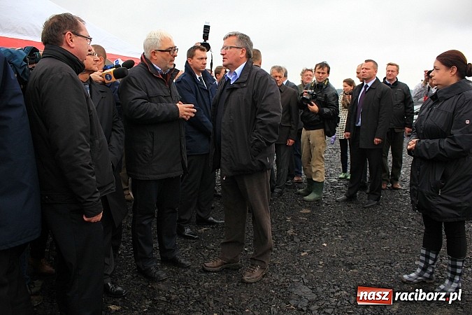 Zdjęcie w galerii na portalu naszraciborz.pl: Prezydent Bronisław Komorowski odwiedził teren budowy zbiornika Racibórz wiadomości z regionu