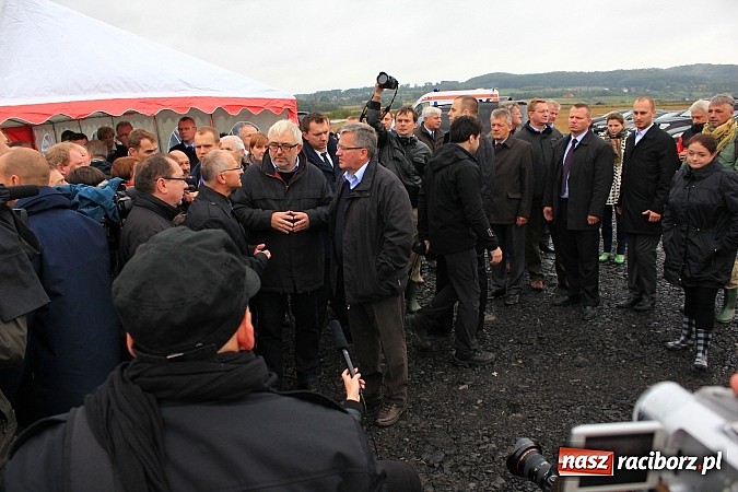 Zdjęcie w galerii na portalu naszraciborz.pl: Prezydent Bronisław Komorowski odwiedził teren budowy zbiornika Racibórz wiadomości z regionu