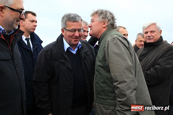 Zdjęcie w galerii na portalu naszraciborz.pl: Prezydent Bronisław Komorowski odwiedził teren budowy zbiornika Racibórz wiadomości z regionu