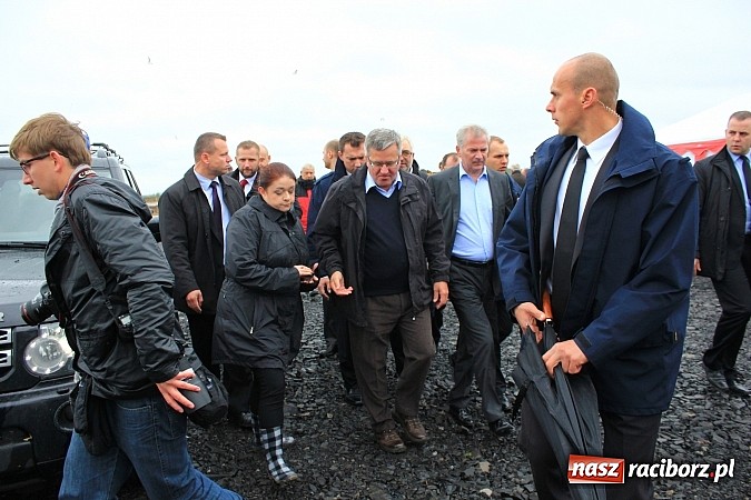 Zdjęcie w galerii na portalu naszraciborz.pl: Prezydent Bronisław Komorowski odwiedził teren budowy zbiornika Racibórz wiadomości z regionu