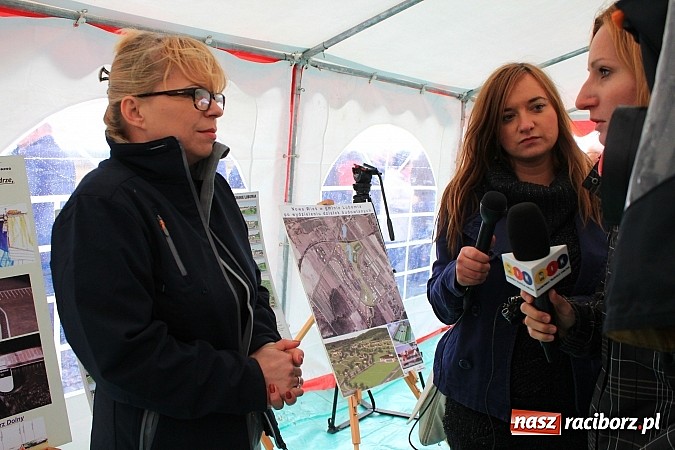Zdjęcie w galerii na portalu naszraciborz.pl: Prezydent Bronisław Komorowski odwiedził teren budowy zbiornika Racibórz wiadomości z regionu