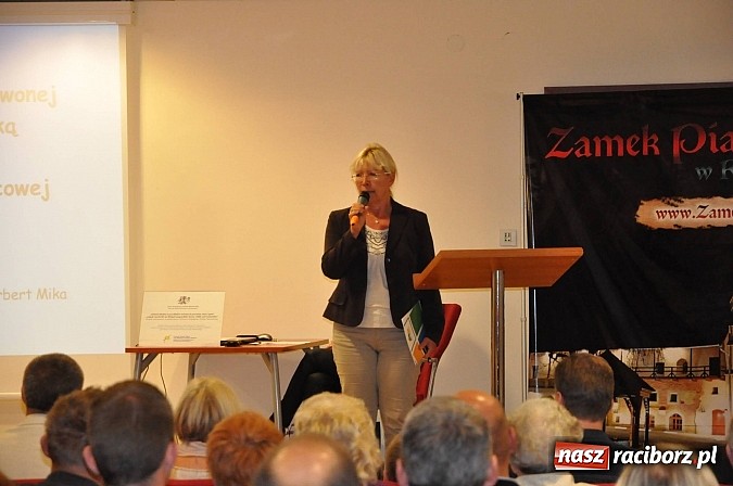 Zdjęcie w galerii na portalu naszraciborz.pl: Prelekcja na zamku - represje Armii Czerwonej wobec ludności Śląska na ziemi raciborskiej wiadomości z regionu