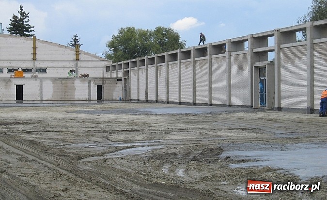 Zdjęcie w galerii na portalu naszraciborz.pl: Budowa hali przy SMS-ie w decydującej fazie wiadomości z regionu