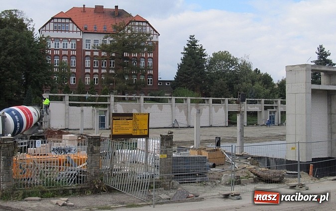 Zdjęcie w galerii na portalu naszraciborz.pl: Budowa hali przy SMS-ie w decydującej fazie wiadomości z regionu