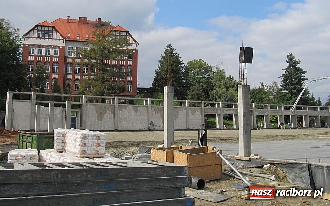 Zdjęcie w galerii na portalu naszraciborz.pl: Budowa hali przy SMS-ie w decydującej fazie wiadomości z regionu