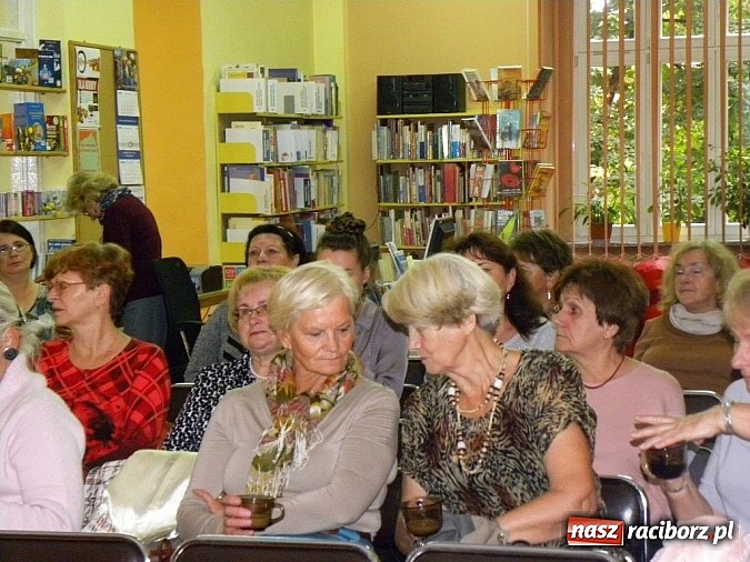Zdjęcie w galerii na portalu naszraciborz.pl: Pasje Krystyny Jandy w raciborskiej bibliotece wiadomości z regionu