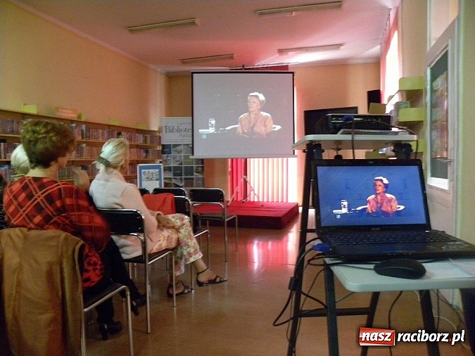 Zdjęcie w galerii na portalu naszraciborz.pl: Pasje Krystyny Jandy w raciborskiej bibliotece wiadomości z regionu