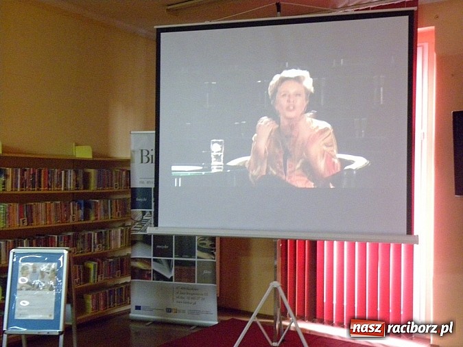 Zdjęcie w galerii na portalu naszraciborz.pl: Pasje Krystyny Jandy w raciborskiej bibliotece wiadomości z regionu