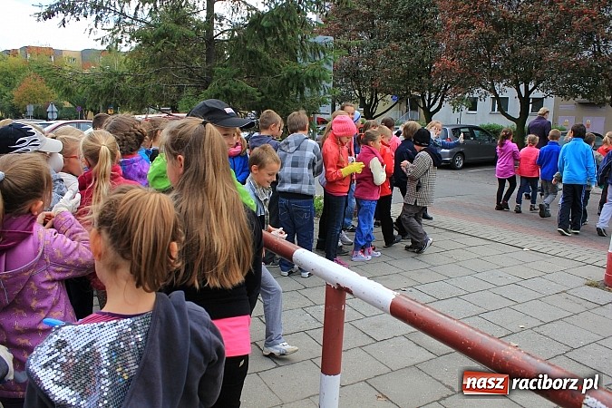 Zdjęcie w galerii na portalu naszraciborz.pl: Uczniowie SP 18 w akcji Sprzątanie Świata wiadomości z regionu