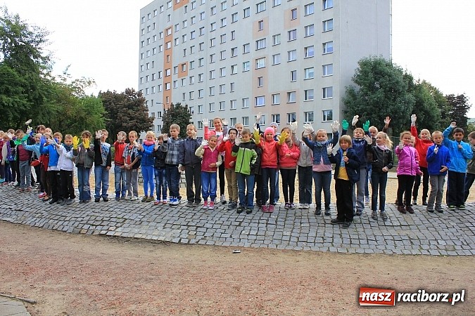 Zdjęcie w galerii na portalu naszraciborz.pl: Uczniowie SP 18 w akcji Sprzątanie Świata wiadomości z regionu