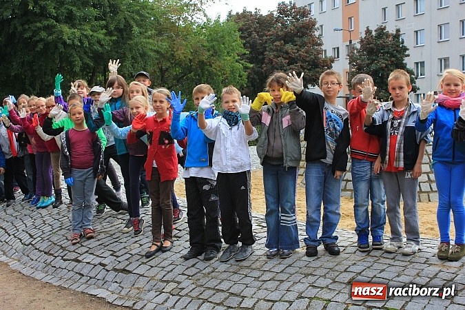 Zdjęcie w galerii na portalu naszraciborz.pl: Uczniowie SP 18 w akcji Sprzątanie Świata wiadomości z regionu