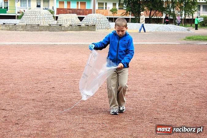Zdjęcie w galerii na portalu naszraciborz.pl: Uczniowie SP 18 w akcji Sprzątanie Świata wiadomości z regionu