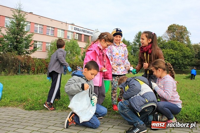 Zdjęcie w galerii na portalu naszraciborz.pl: Uczniowie SP 18 w akcji Sprzątanie Świata wiadomości z regionu
