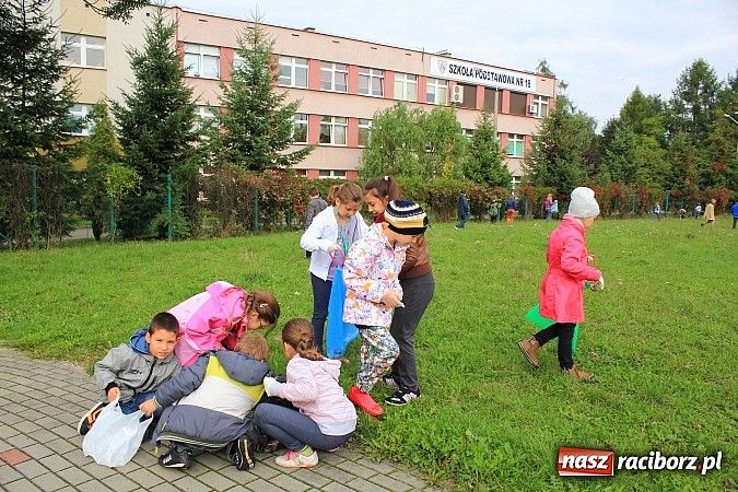 Zdjęcie w galerii na portalu naszraciborz.pl: Uczniowie SP 18 w akcji Sprzątanie Świata wiadomości z regionu