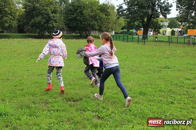 Zdjęcie w galerii na portalu naszraciborz.pl: Uczniowie SP 18 w akcji Sprzątanie Świata wiadomości z regionu