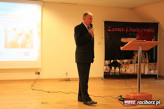 Zdjęcie w galerii na portalu naszraciborz.pl: Pełna sala na wykładzie Colina Rose'a wiadomości z regionu