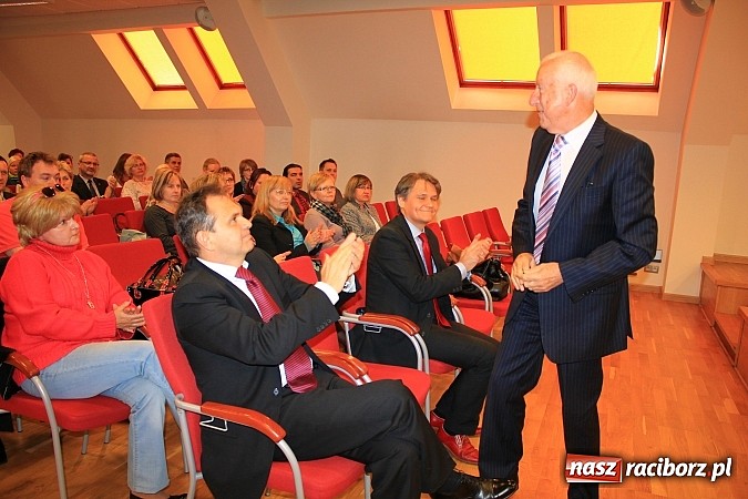 Zdjęcie w galerii na portalu naszraciborz.pl: Pełna sala na wykładzie Colina Rose'a wiadomości z regionu