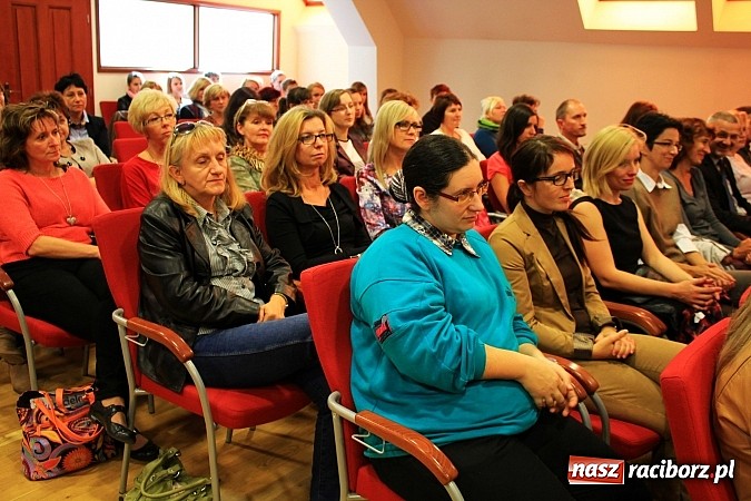 Zdjęcie w galerii na portalu naszraciborz.pl: Pełna sala na wykładzie Colina Rose'a wiadomości z regionu