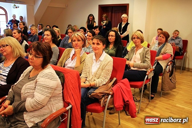 Zdjęcie w galerii na portalu naszraciborz.pl: Pełna sala na wykładzie Colina Rose'a wiadomości z regionu