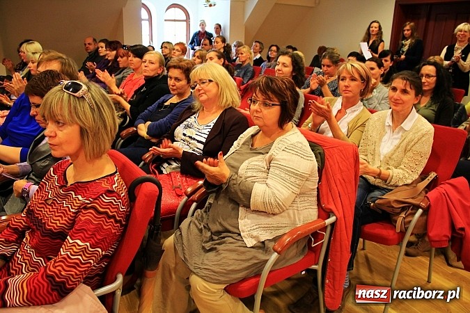 Zdjęcie w galerii na portalu naszraciborz.pl: Pełna sala na wykładzie Colina Rose'a wiadomości z regionu