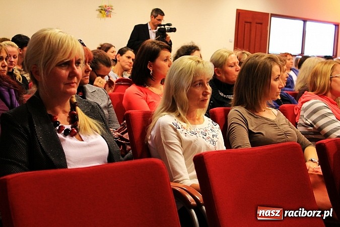 Zdjęcie w galerii na portalu naszraciborz.pl: Pełna sala na wykładzie Colina Rose'a wiadomości z regionu