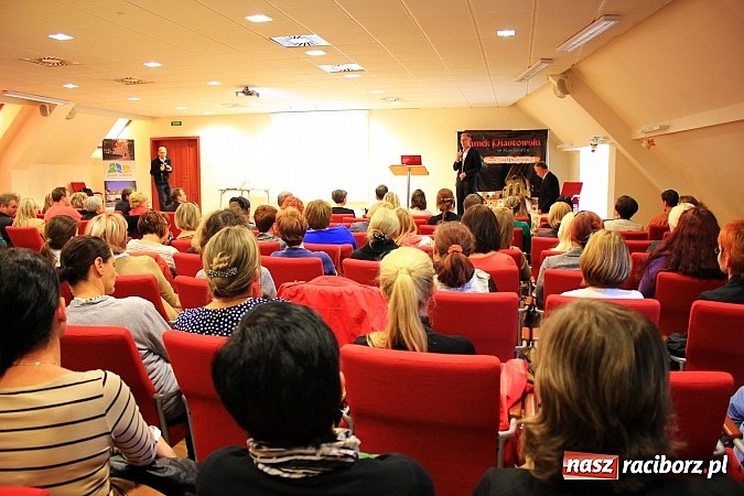 Zdjęcie w galerii na portalu naszraciborz.pl: Pełna sala na wykładzie Colina Rose'a wiadomości z regionu