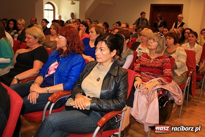 Zdjęcie w galerii na portalu naszraciborz.pl: Pełna sala na wykładzie Colina Rose'a wiadomości z regionu