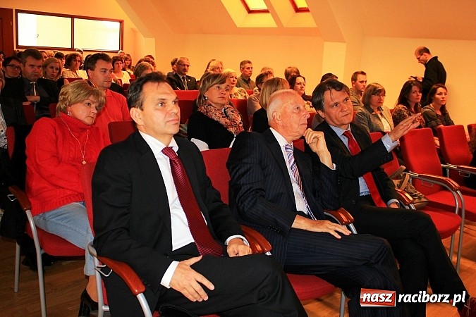 Zdjęcie w galerii na portalu naszraciborz.pl: Pełna sala na wykładzie Colina Rose'a wiadomości z regionu