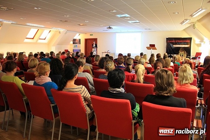 Zdjęcie w galerii na portalu naszraciborz.pl: Pełna sala na wykładzie Colina Rose'a wiadomości z regionu
