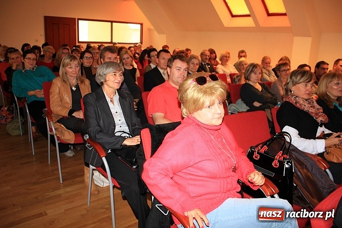 Zdjęcie w galerii na portalu naszraciborz.pl: Pełna sala na wykładzie Colina Rose'a wiadomości z regionu