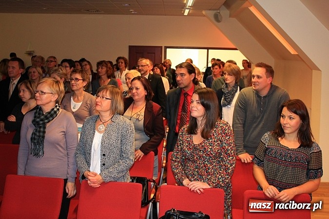 Zdjęcie w galerii na portalu naszraciborz.pl: Pełna sala na wykładzie Colina Rose'a wiadomości z regionu