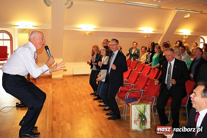 Zdjęcie w galerii na portalu naszraciborz.pl: Pełna sala na wykładzie Colina Rose'a wiadomości z regionu