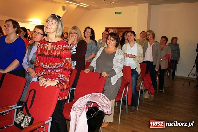 Zdjęcie w galerii na portalu naszraciborz.pl: Pełna sala na wykładzie Colina Rose'a wiadomości z regionu