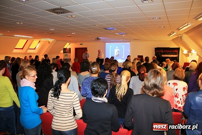 Zdjęcie w galerii na portalu naszraciborz.pl: Pełna sala na wykładzie Colina Rose'a wiadomości z regionu