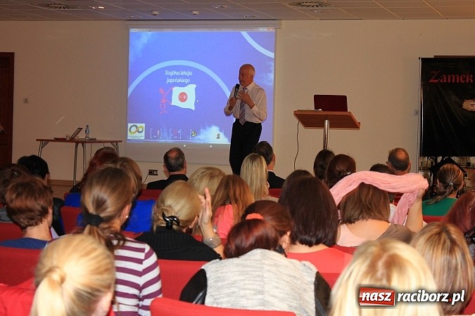 Zdjęcie w galerii na portalu naszraciborz.pl: Pełna sala na wykładzie Colina Rose'a wiadomości z regionu