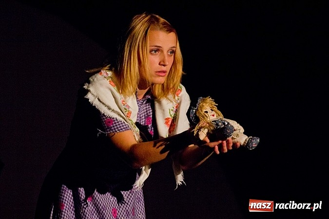 Zdjęcie w galerii na portalu naszraciborz.pl: Ballada o Wołyniu wystawiona w RCK-u wiadomości z regionu