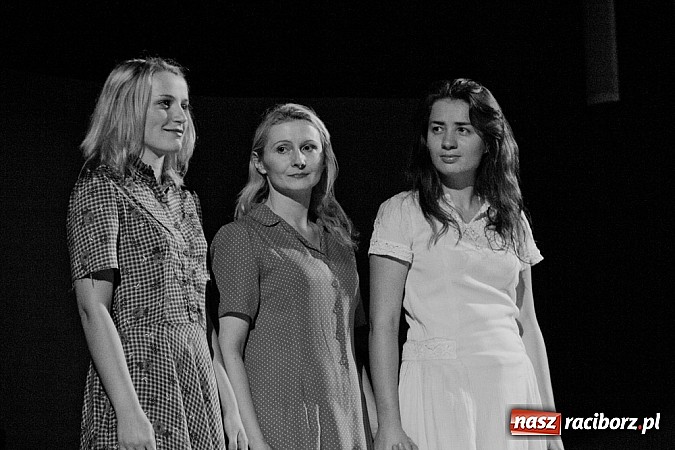Zdjęcie w galerii na portalu naszraciborz.pl: Ballada o Wołyniu wystawiona w RCK-u wiadomości z regionu