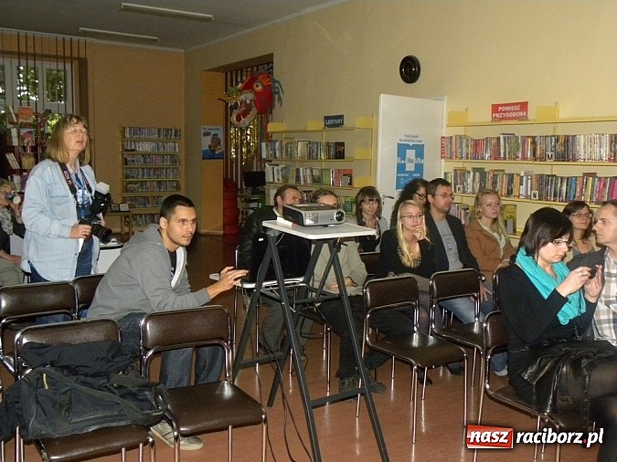 Zdjęcie w galerii na portalu naszraciborz.pl: Forma II - wernisaż wystawy wiadomości z regionu