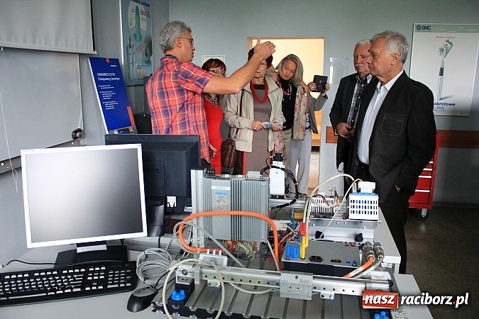 Zdjęcie w galerii na portalu naszraciborz.pl: Wspomnień czas - zjazd absolwent&oacute;w SN-u wiadomości z regionu