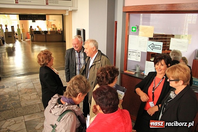 Zdjęcie w galerii na portalu naszraciborz.pl: Wspomnień czas - zjazd absolwent&oacute;w SN-u wiadomości z regionu