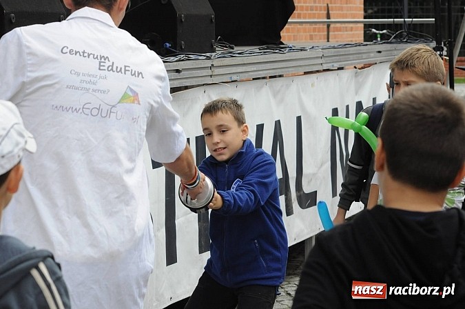 Zdjęcie w galerii na portalu naszraciborz.pl: Dziedziniec zamku zamienił się w wielkie naukowe laboratorium wiadomości z regionu